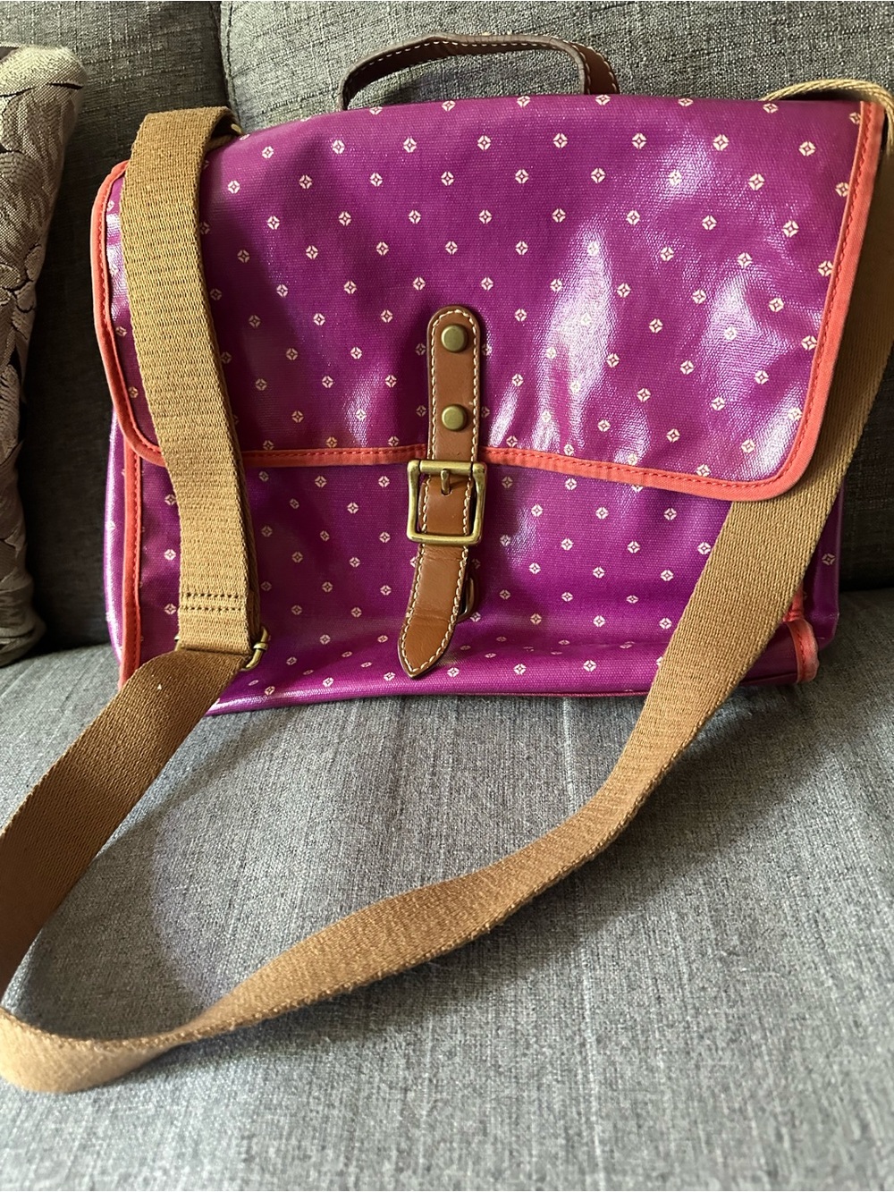 NWOT fossil Women’s Pink Crossbody Satchel Bag with Tan Trim